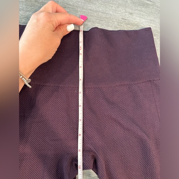 Spanx plum color ribbed leggings ‘look at me now’ model - Picture 8 of 10